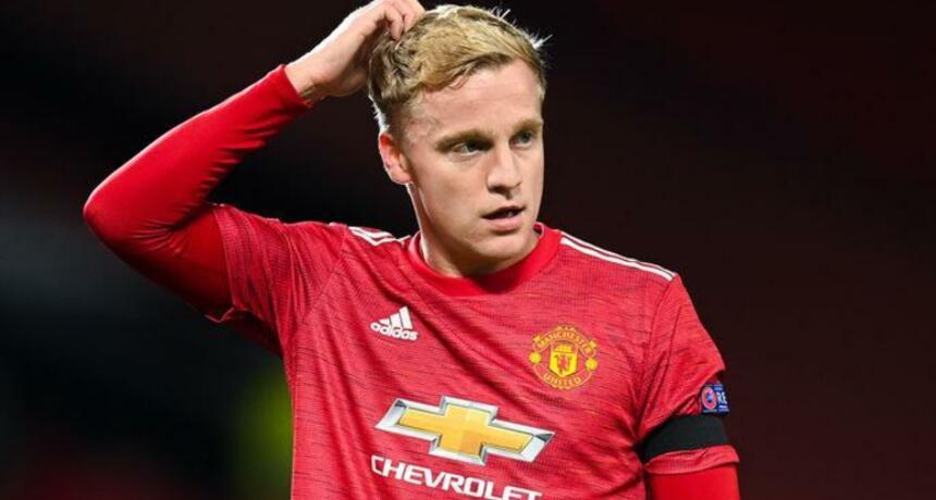 Villarreal considering transfer of Manchester United midfielder