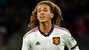 Manchester United to extend contract with young talent