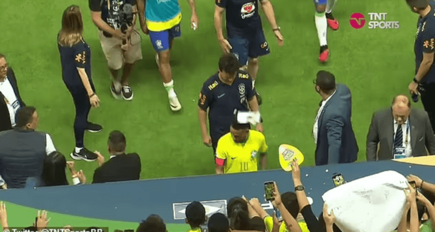 The coach of Team Brazil: One mustn't casually toss popcorn at Neymar