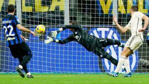 HIGHLIGHTS. Inter defeated Roma on their home turf, reclaiming the top position in Serie A