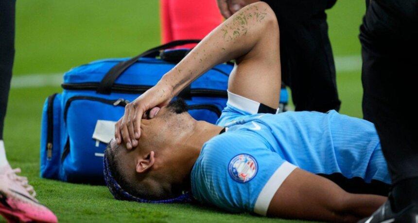 The Uruguayan defender of Barcelona may miss four months