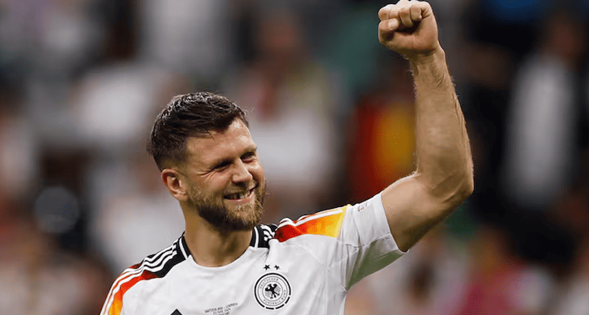 Borussia Dortmund intend to point one forward at the door